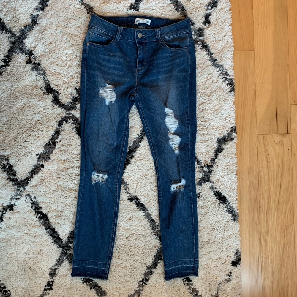 ARTISAN NY Ripped Skinny Jeans